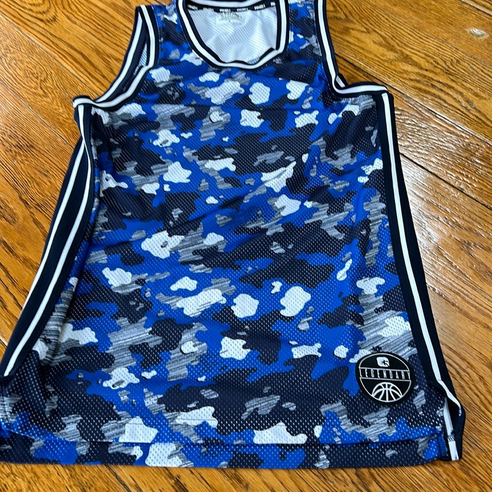 And1 blue camo basketball jersey.  Men’s Small. Excellent condition.
